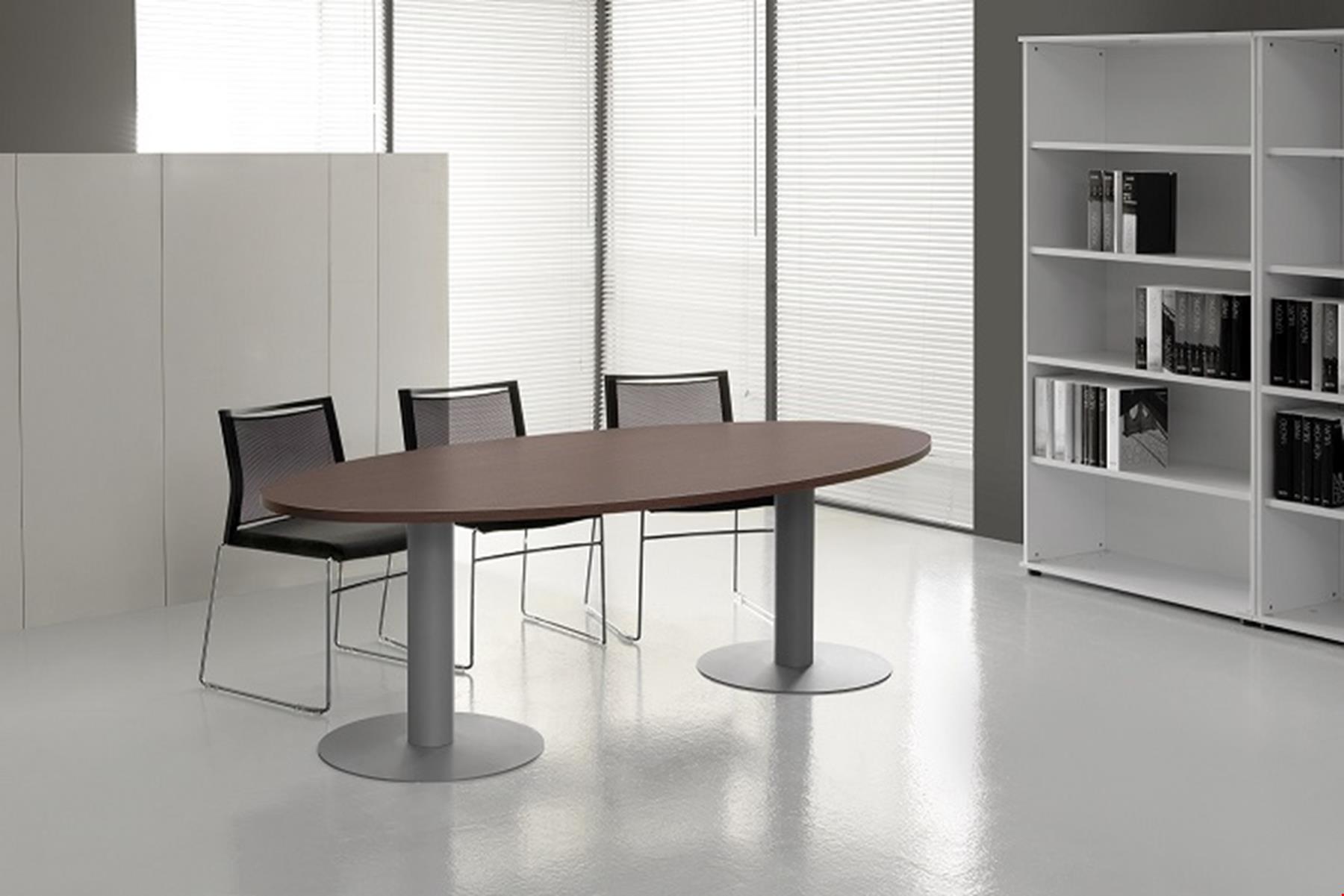 ovalni stol za 6 stolica